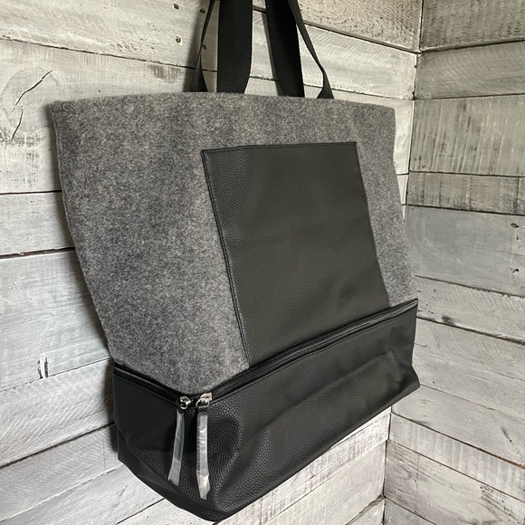 NEW Travel Tote with Zipper - Picture 2 of 8